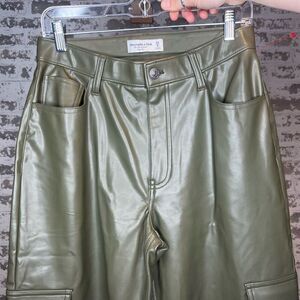 Abercrombie & Fitch | women faux leather 90’s relaxed highrise